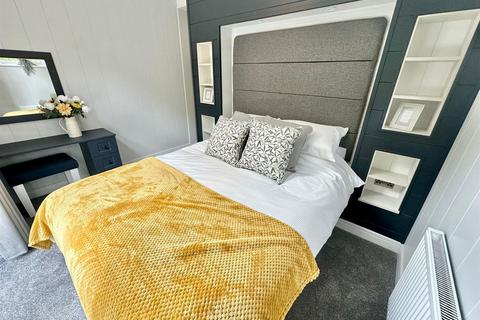 2 bedroom park home for sale, Hoburne Bashley Holiday Park, Bashley Dr., New Milton