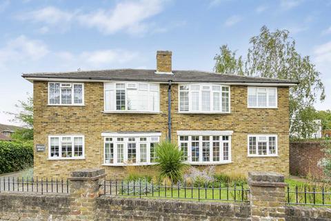 8 Abbotts Mead, Richmond, TW10 7LU