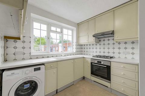 8 Abbotts Mead, Richmond, TW10 7LU