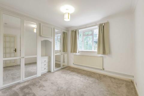 8 Abbotts Mead, Richmond, TW10 7LU