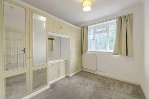 8 Abbotts Mead, Richmond, TW10 7LU