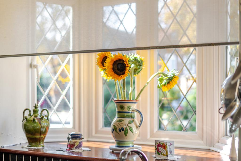 1349379-27-68c06e...