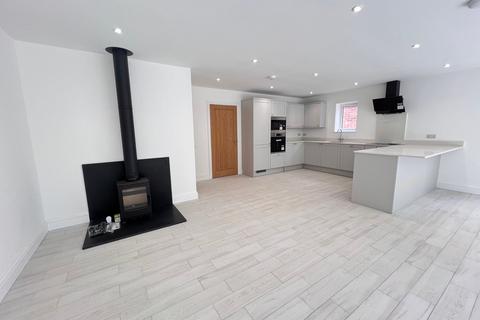 3 bedroom detached bungalow to rent, Woodland Walk, Thorpe Road, Kirby Cross, Frinton On Sea, CO13