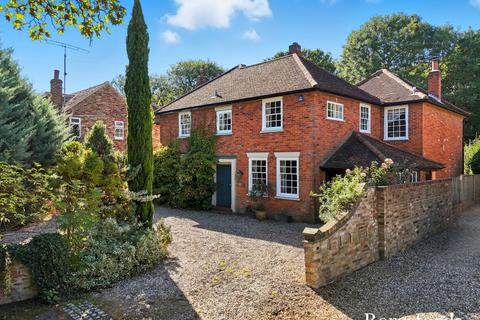 5 bedroom detached house for sale, Brentwood Road, Herongate, CM13