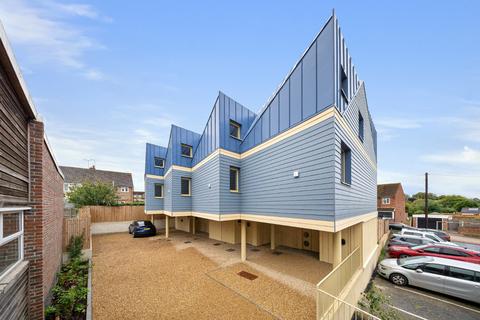 3 bedroom terraced house for sale, Gravesend, Kent DA12