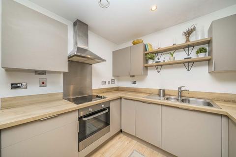 2 bedroom flat for sale, Bournemouth Road, London SE15