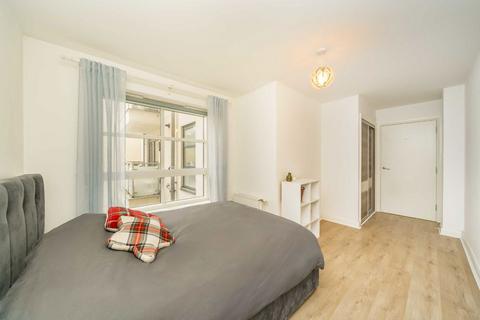2 bedroom flat for sale, Bournemouth Road, London SE15
