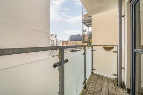 2 bedroom flat for sale, Bournemouth Road, London SE15