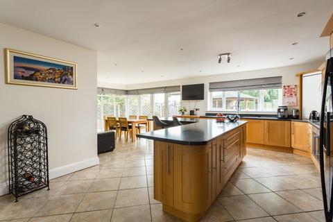 6 bedroom detached house for sale, Leeds Road, Selby