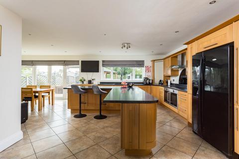 6 bedroom detached house for sale, Leeds Road, Selby