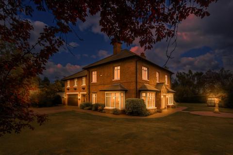 6 bedroom detached house for sale, Leeds Road, Selby