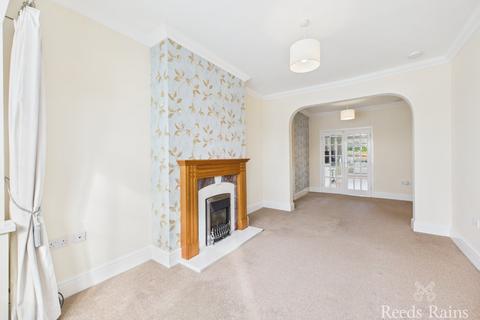2 bedroom bungalow to rent, Main Road, Hull HU11