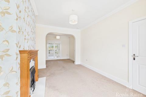 2 bedroom bungalow to rent, Main Road, Hull HU11