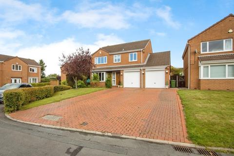 4 bedroom detached house for sale, Hill Top View, Wakefield WF3