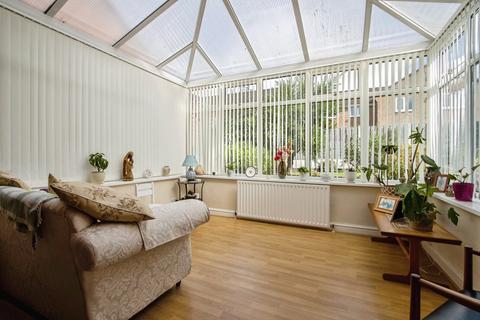 4 bedroom detached house for sale, Hill Top View, Wakefield WF3