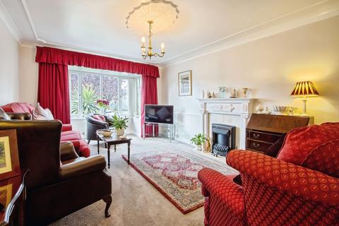 4 bedroom detached house for sale, Hill Top View, Wakefield WF3