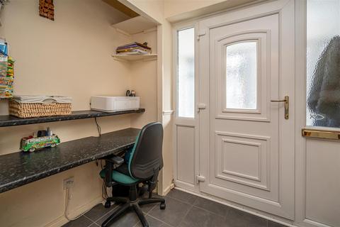 5 Banbery Drive, Wombourne, Wolverhampton, WV5 0AH