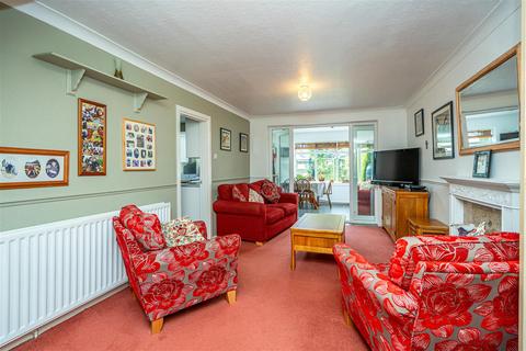 5 Banbery Drive, Wombourne, Wolverhampton, WV5 0AH