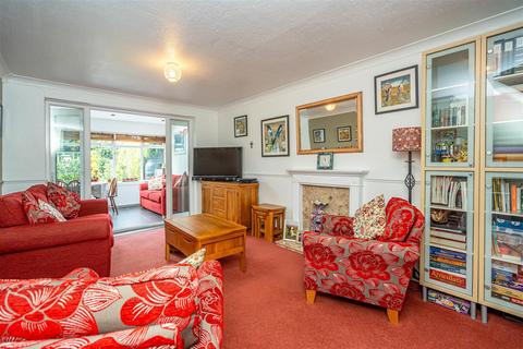 5 Banbery Drive, Wombourne, Wolverhampton, WV5 0AH