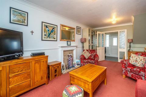 5 Banbery Drive, Wombourne, Wolverhampton, WV5 0AH