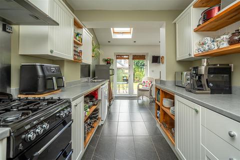 5 Banbery Drive, Wombourne, Wolverhampton, WV5 0AH