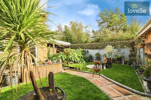 3 bedroom semi-detached house for sale, Bloomsbury Gardens, Grimsby DN33