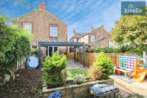 4 bedroom end of terrace house for sale, St Augustine Avenue, Grimsby DN32
