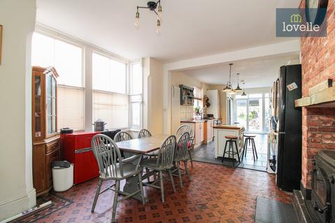 4 bedroom end of terrace house for sale, St Augustine Avenue, Grimsby DN32