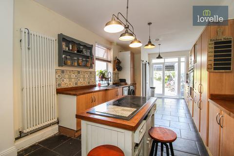 4 bedroom end of terrace house for sale, St Augustine Avenue, Grimsby DN32