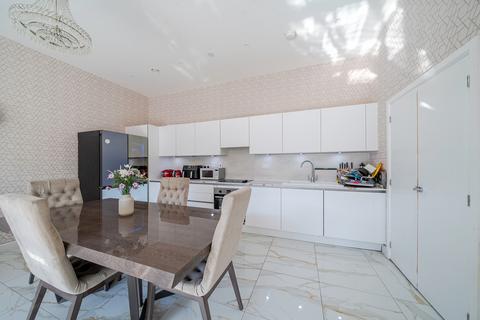 3 bedroom flat for sale, Farine Avenue, Hayes, UB3