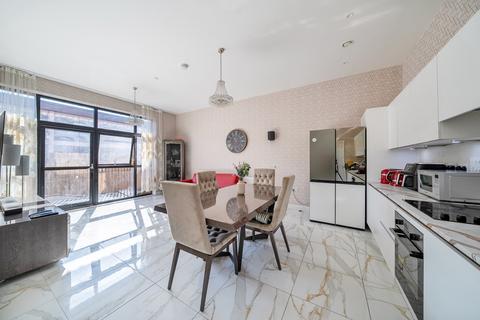 3 bedroom flat for sale, Farine Avenue, Hayes, UB3