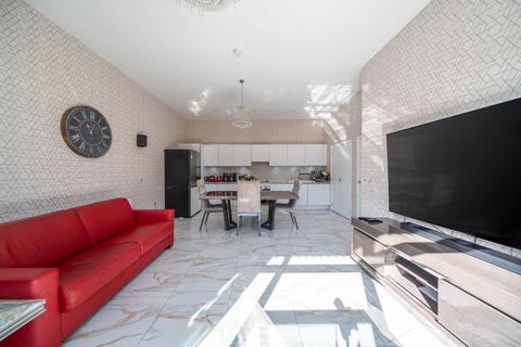 3 bedroom flat for sale, Farine Avenue, Hayes, UB3