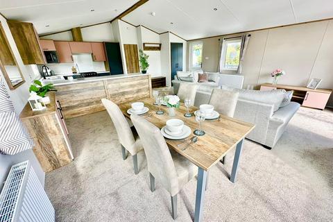 2 bedroom park home for sale, Hoburne Bashley Holiday Park, Bashley Dr., New Milton