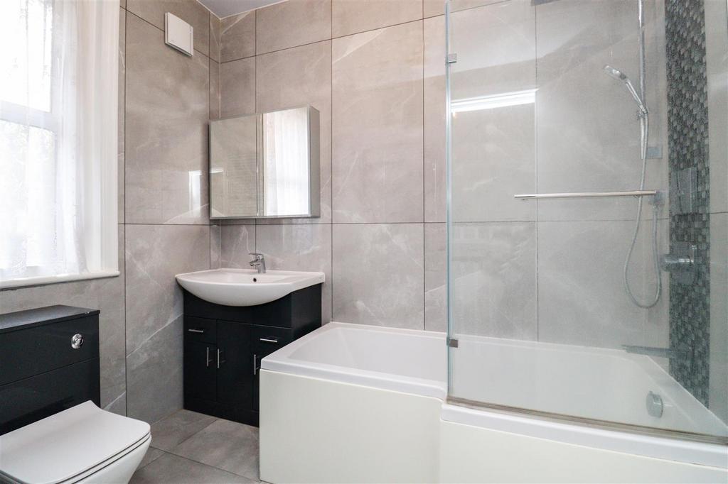 Bathroom (FF)