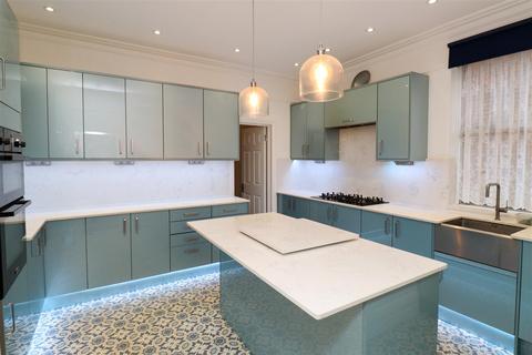 7 bedroom detached house for sale, Salisbury Road, Farnborough GU14