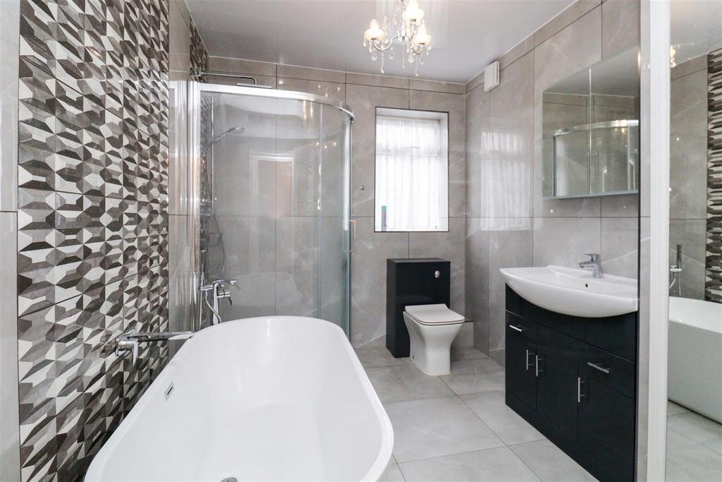 Bathroom (GF)