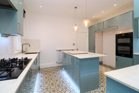 undefined, Salisbury Road, Farnborough GU14