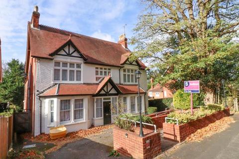 undefined, Salisbury Road, Farnborough GU14