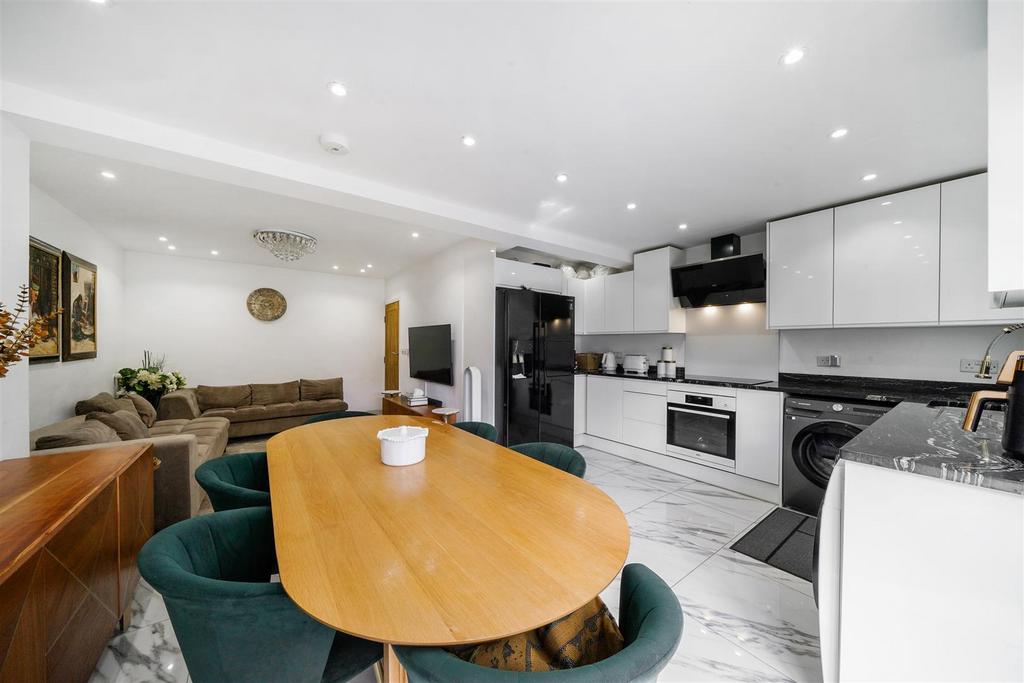 20 Robin Hood Way - u HE3 OO636 Xg Zn Pu IXz X6.jpg
