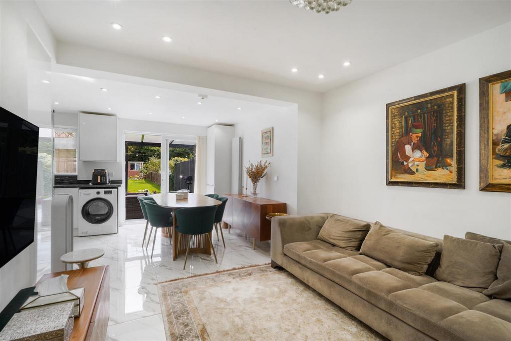 20 Robin Hood Way - C1 G4gu Av PRd0 NKPz8 Z2 M.jpg