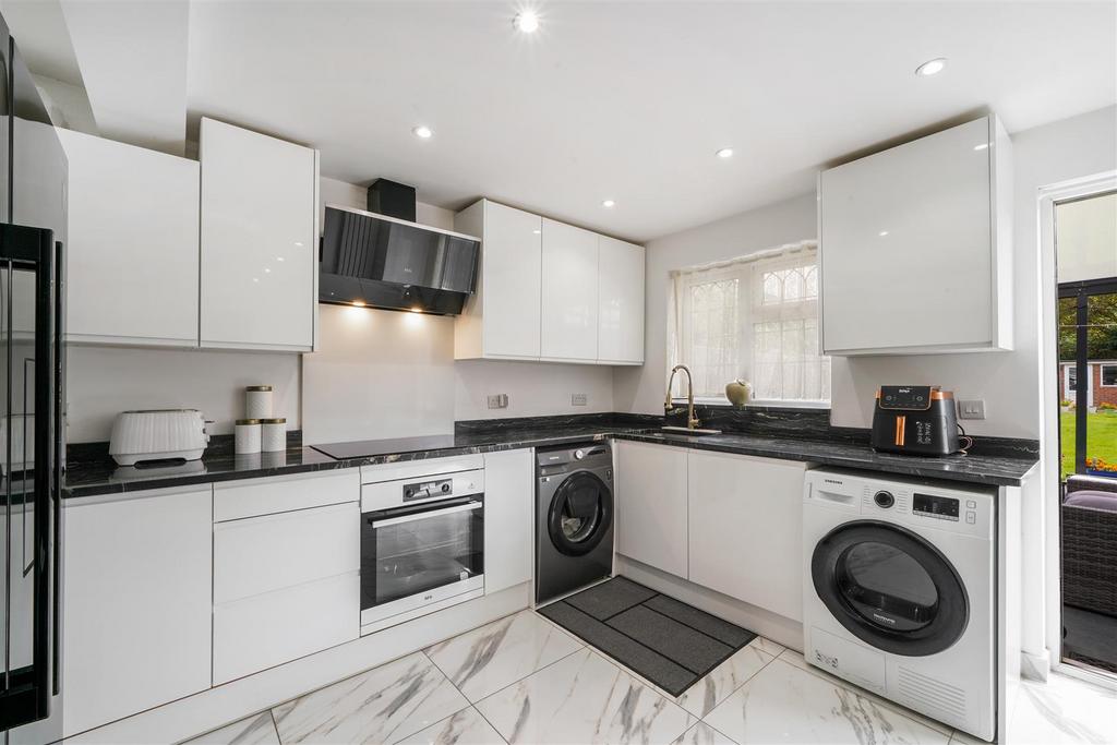 20 Robin Hood Way - cad1 ONAYFMZBUHXznl46.jpg