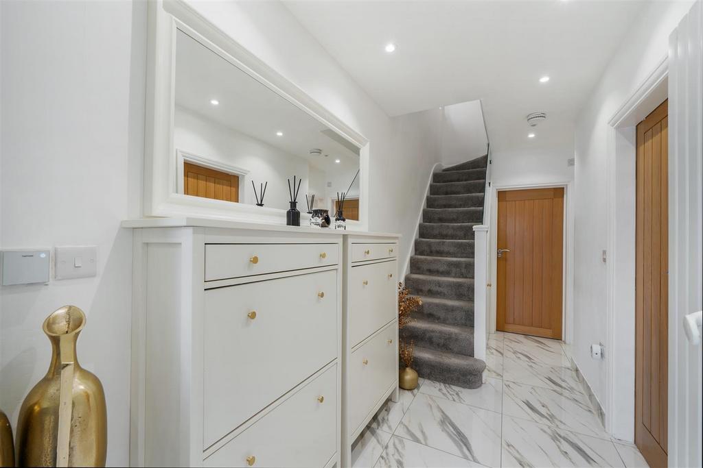 20 Robin Hood Way - v6q PQD6 ZWa ETXyqe BMDv.jpg