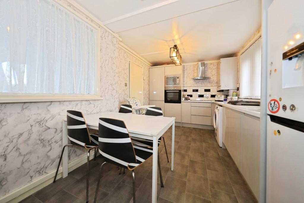 Kitchen/ Dining