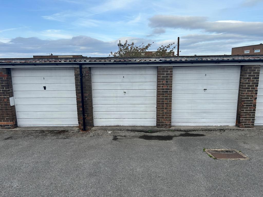 Garage T202511261623.jpg