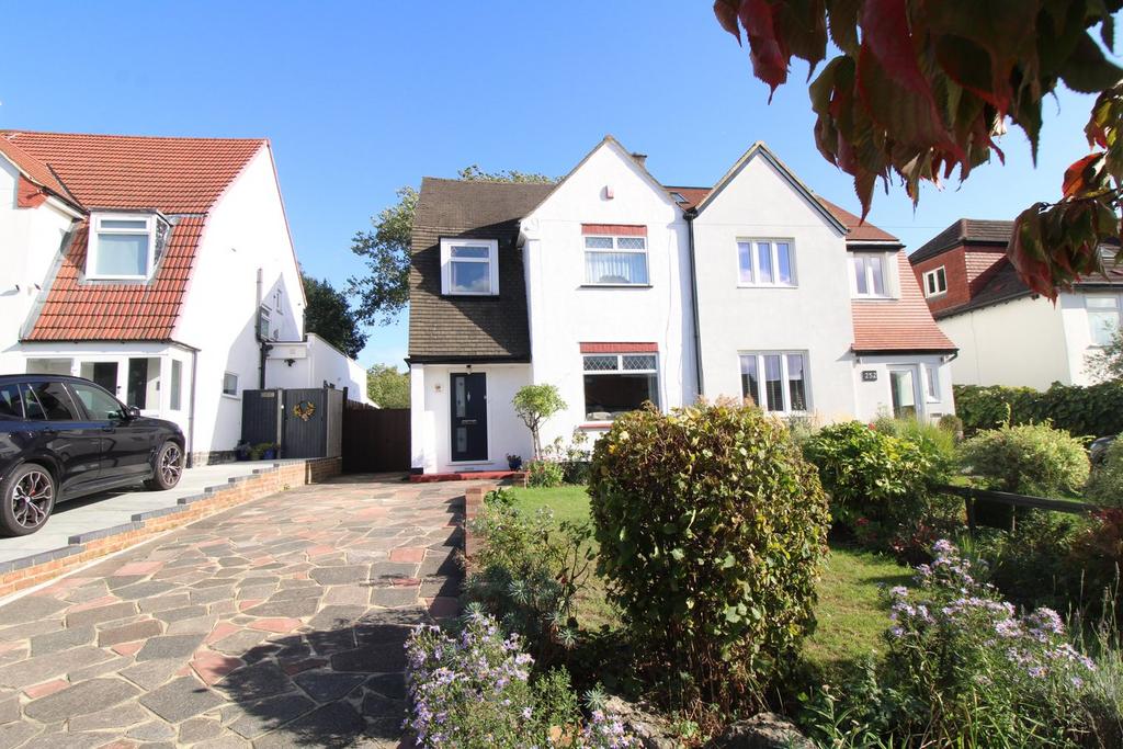 Wickham Chase, West Wickham, BR4 3 bed semi-detached house for sale - £ ...