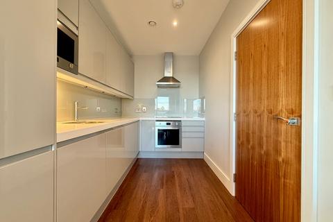 1 bedroom flat to rent, Avalon Point 1 Silvocea Way, London, Essex, E14