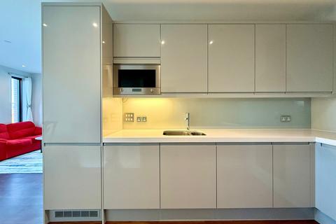 1 bedroom flat to rent, Avalon Point 1 Silvocea Way, London, Essex, E14