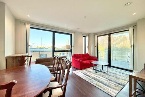 1 bedroom flat to rent, Avalon Point 1 Silvocea Way, London, Essex, E14