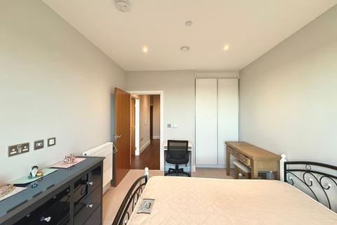1 bedroom flat to rent, Avalon Point 1 Silvocea Way, London, Essex, E14