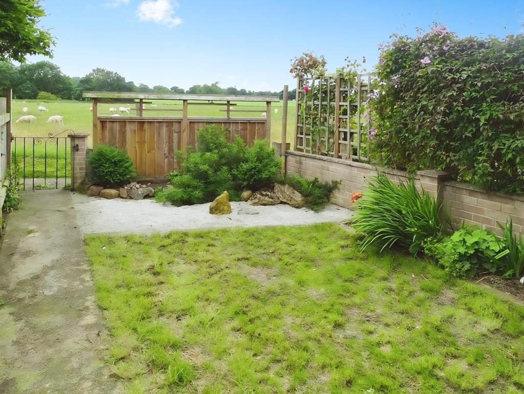 Pbox-garden-338943.jpg